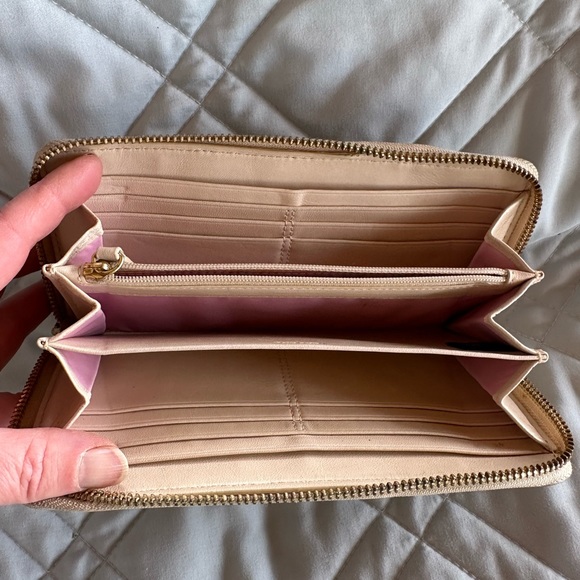 COACH Leather Zip Around Wallet in Soft Cream Pebbled Leather with Gold Hardware - Picture 6 of 10